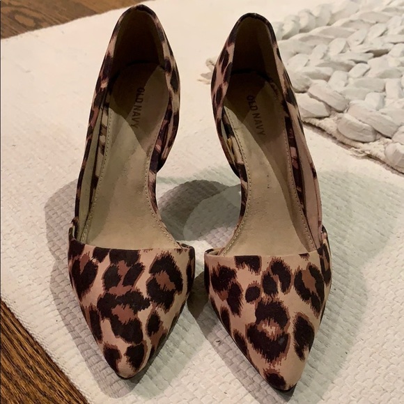 Chic Leopard print d’Orsay Pumps - Picture 2 of 5